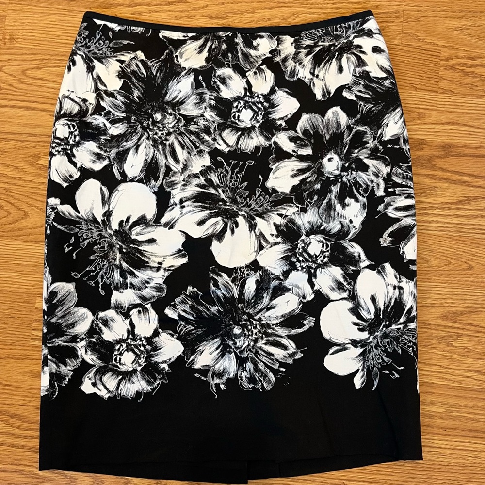 Ann Taylor Black and White Floral Pencil Skirt